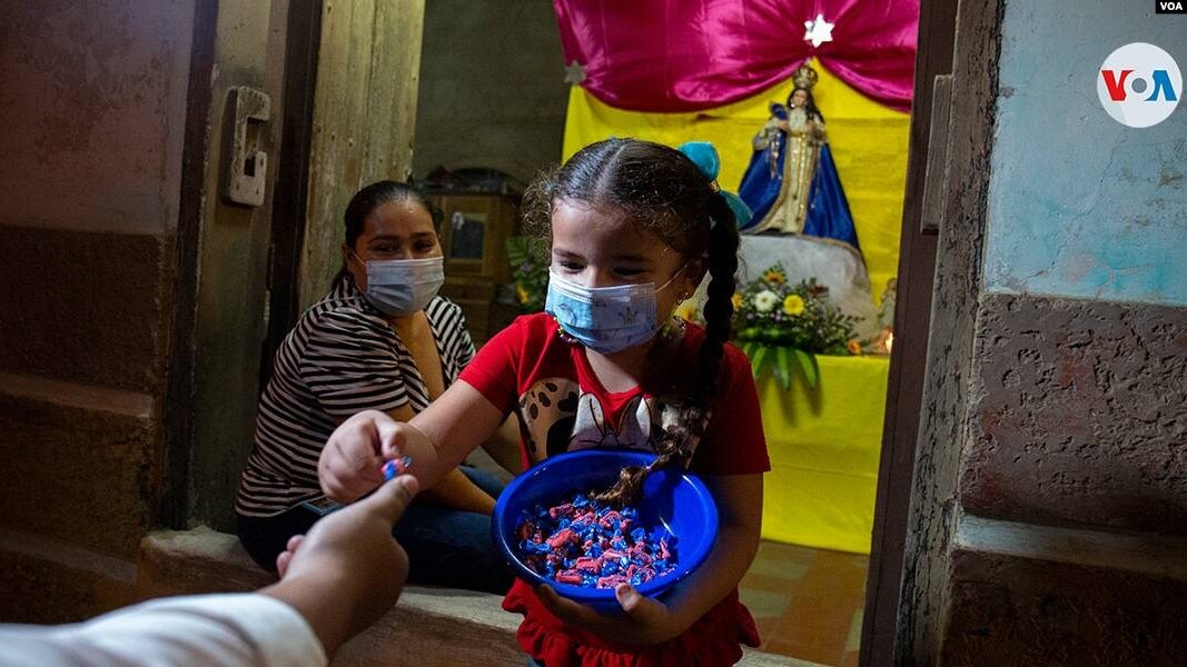 Nicaragüenses exiliados en Costa Rica celebran la Gritería