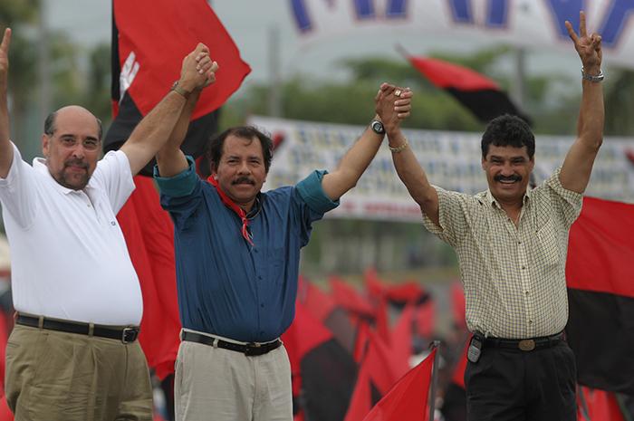 Nicho Marenco con Daniel Ortega y Alexis Argüello