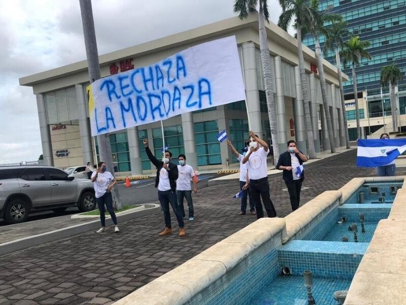Jóvenes protestan en contra de la Ley Mordaza