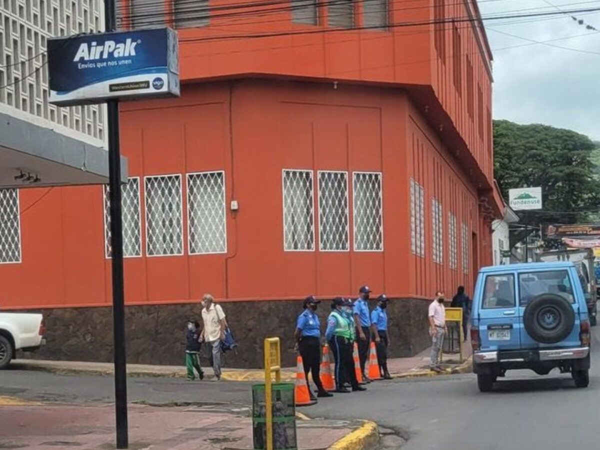 Cerco policial a Curia Episcopal de Matagalpa siembra miedo y hace que negocios cierren 