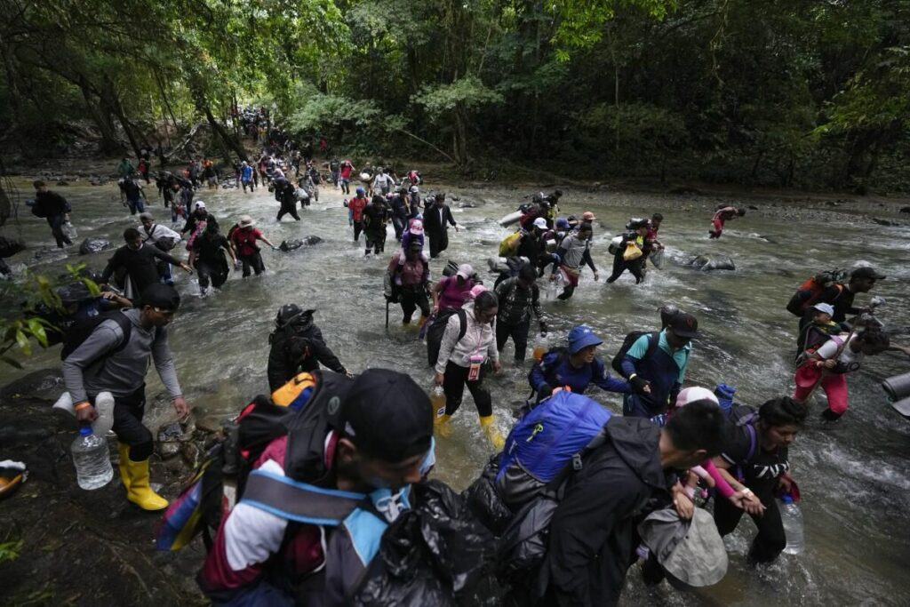 Más de medio millón de migrantes cruzaron la selva del Darién en 2023, en ruta a Estados Unidos. 