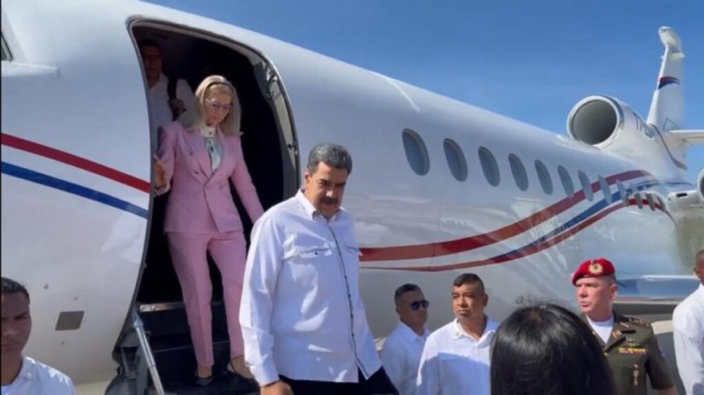 avion de nicolas maduro, Edmundo Gonzalez