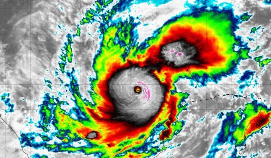 Imagen satelital de huracán Milton.